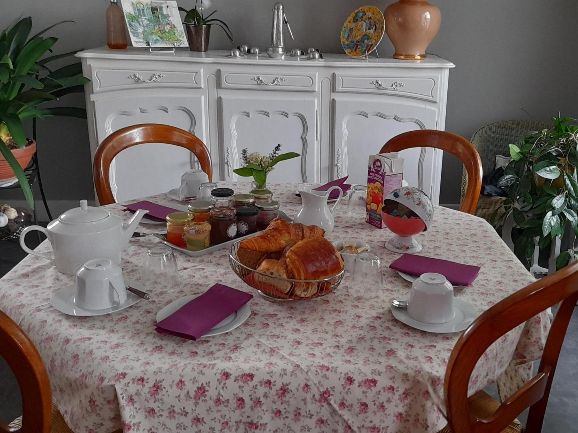 Les Abelias Bed & Breakfast Hauterive  Phòng bức ảnh