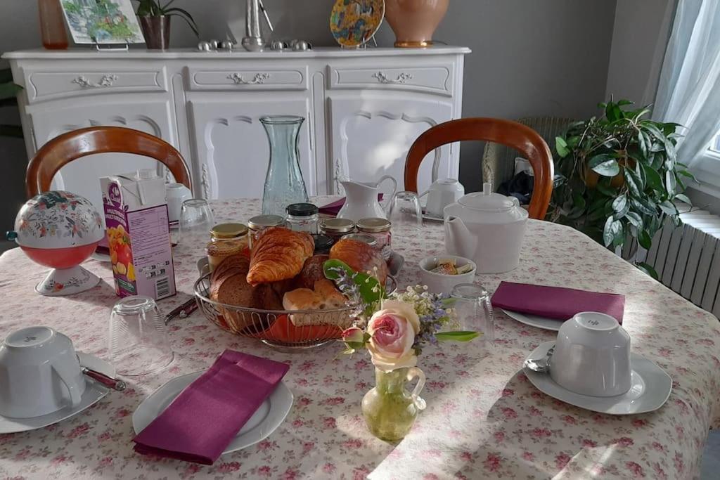 Les Abelias Bed & Breakfast Hauterive  Ngoại thất bức ảnh